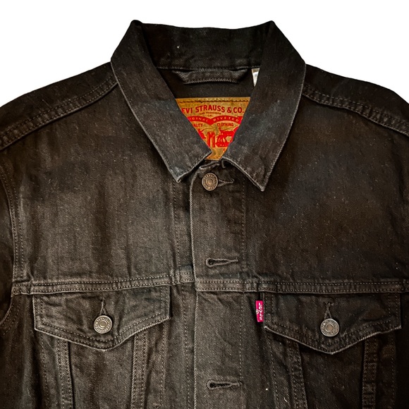 Mens LEVIS black denim trucker jacket size large